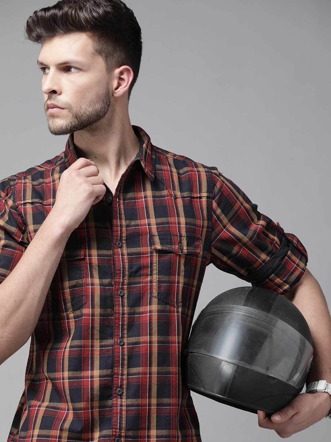

Roadster Men Maroon & Navy Blue Checked Pure Cotton Casual Shirt