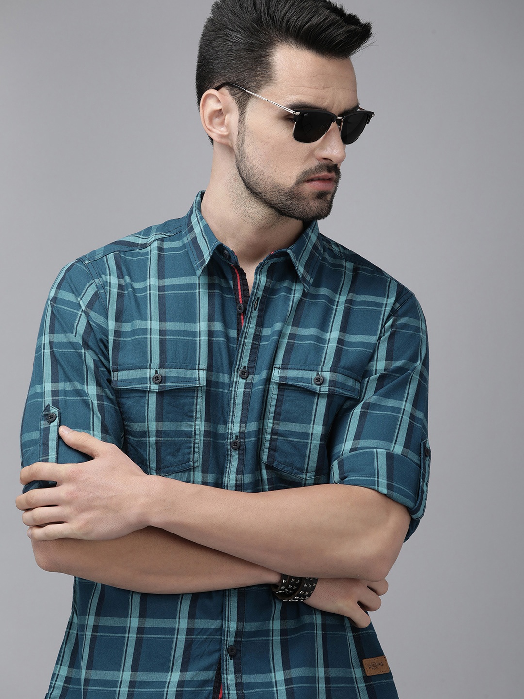 

The Roadster Lifestyle Co Men Blue Checked Pure Cotton Casual Shirt