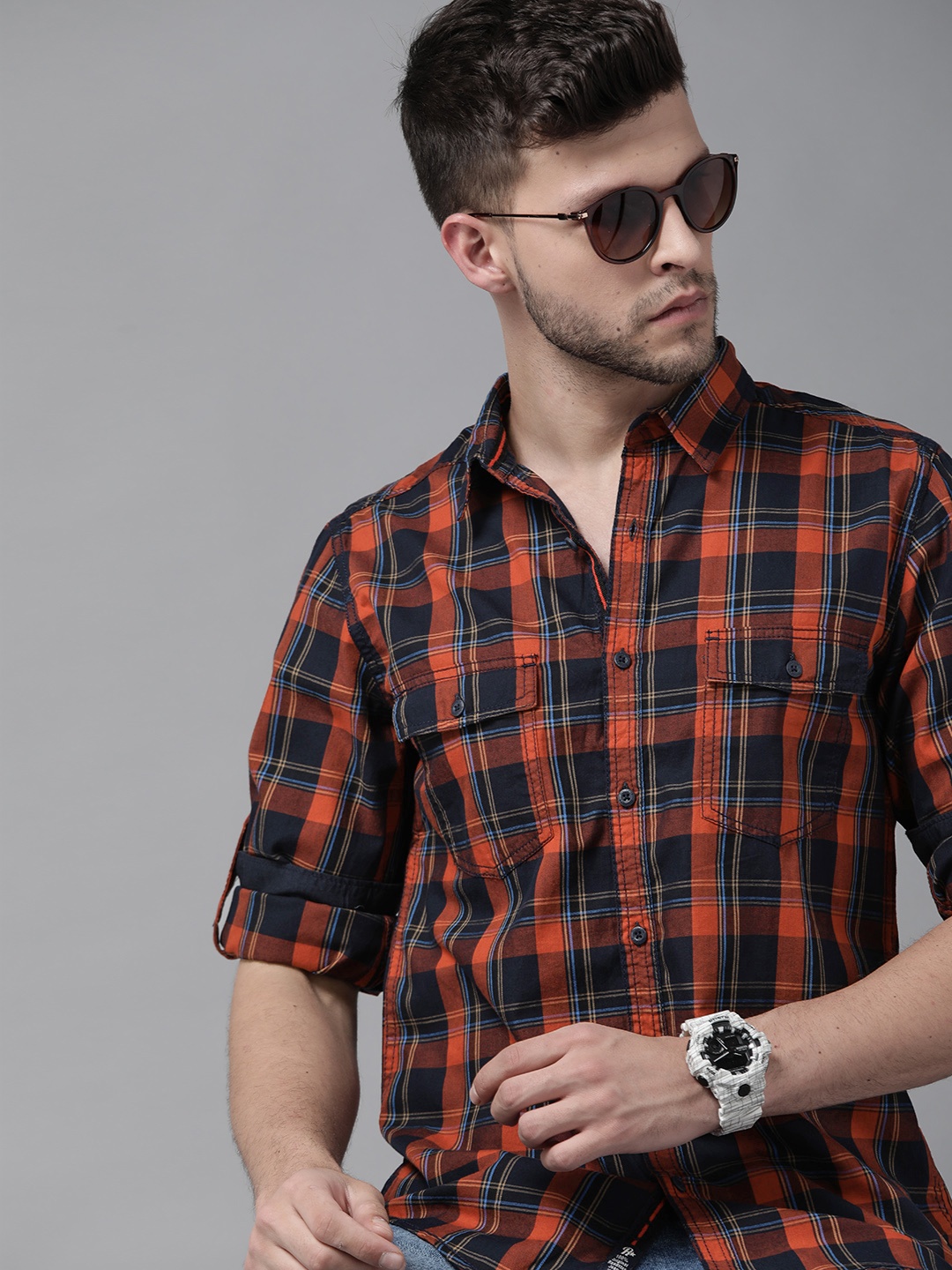 

Roadster Men Red & Navy Blue Checked Pure Cotton Casual Shirt