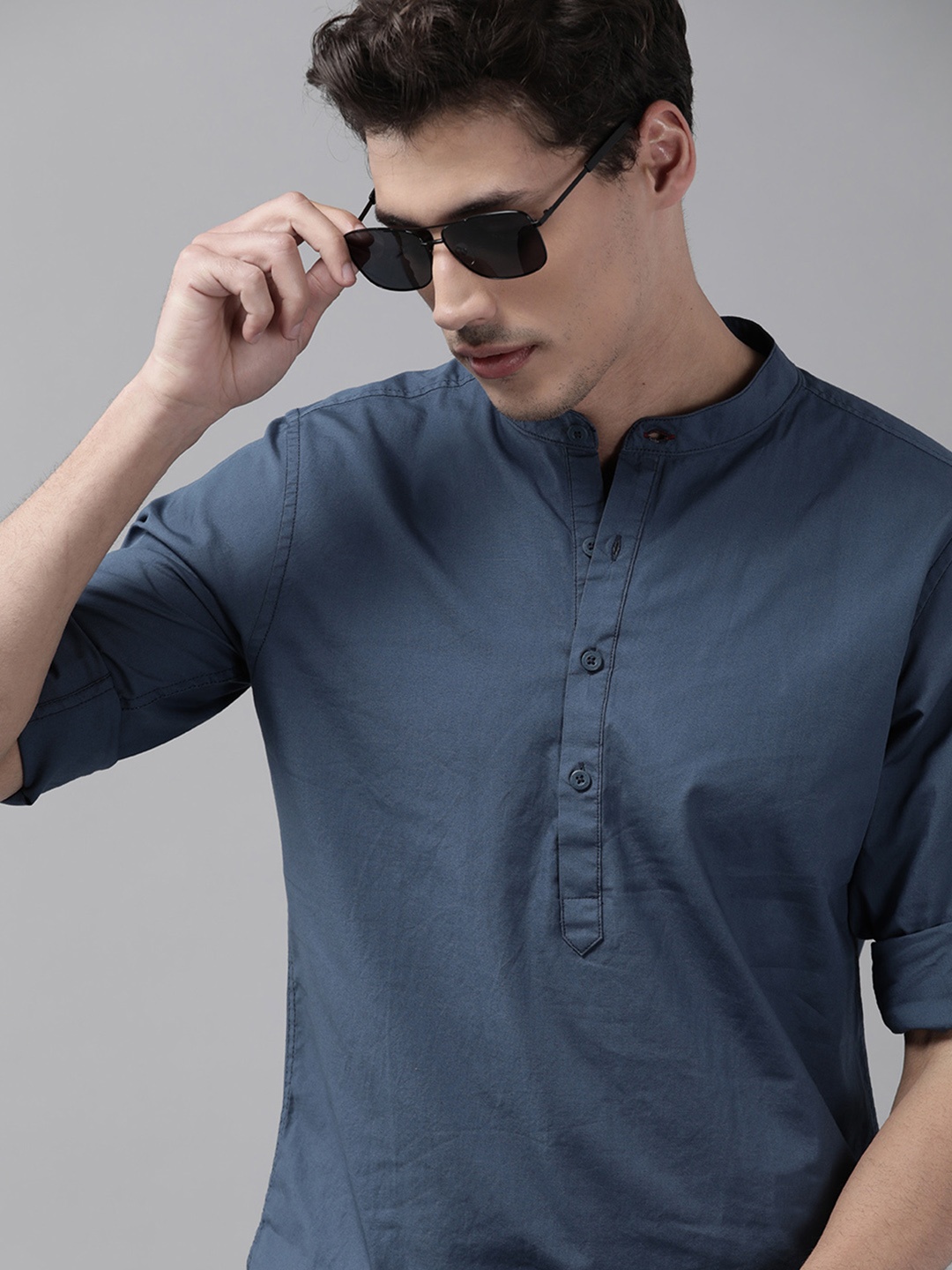 

Roadster Men Navy Blue Solid Pure Cotton Casual Shirt