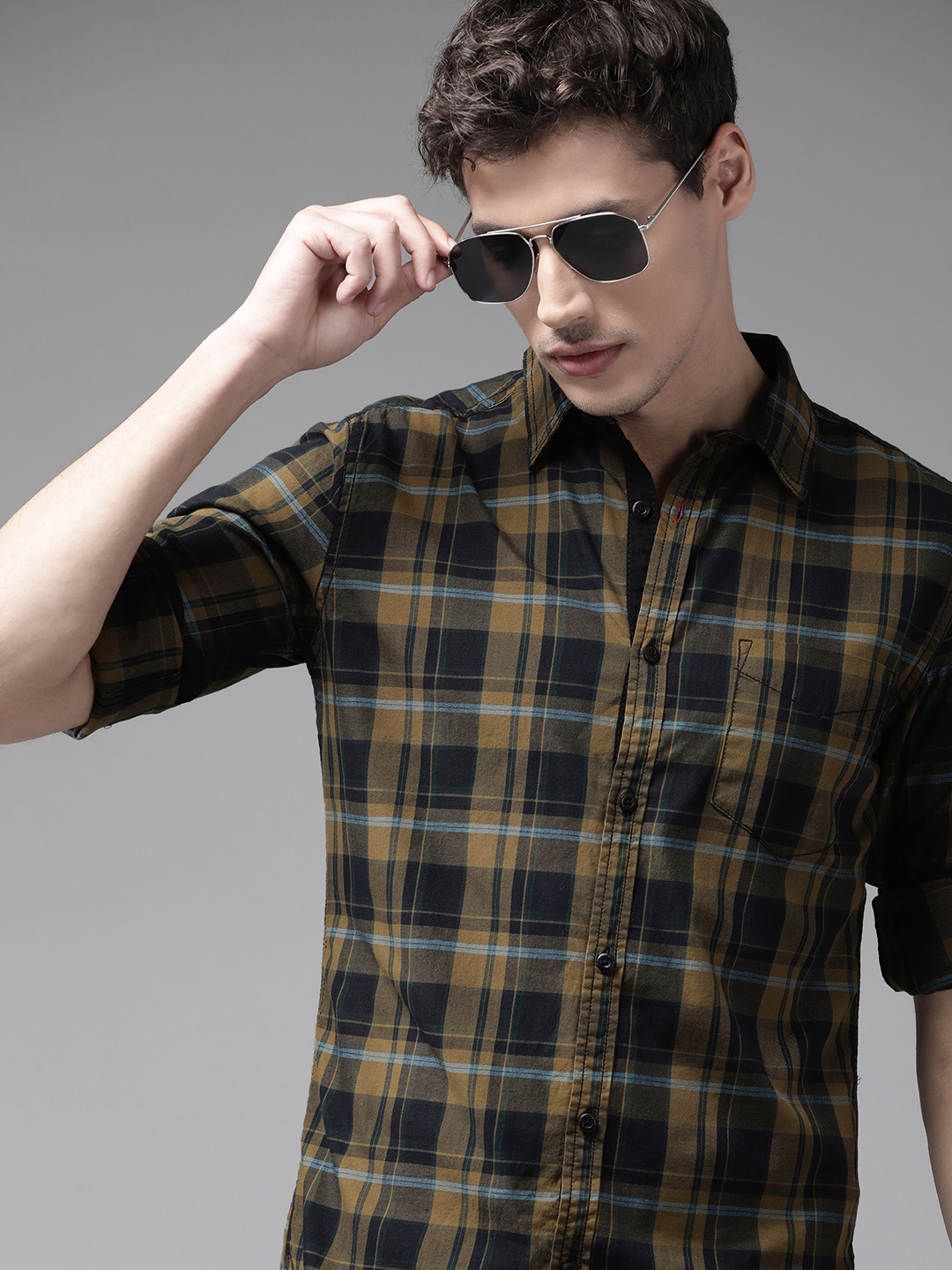 

Roadster Men Olive Green Tartan Checks Casual Shirt