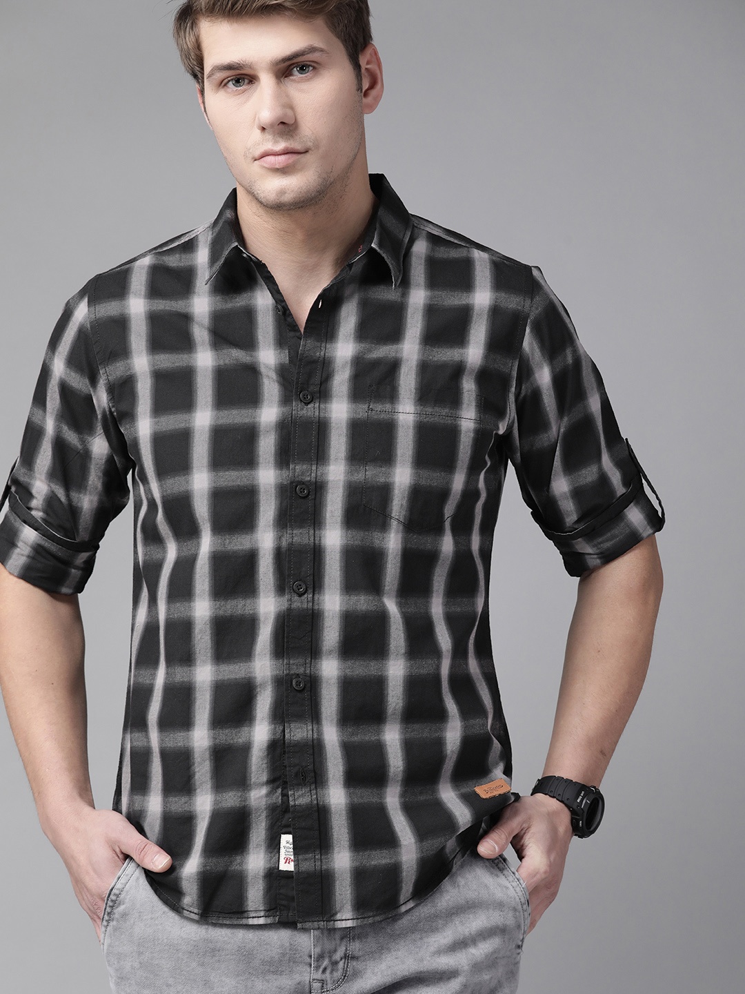 

Roadster Men Black & Grey Pure Cotton Windowpane Checks Checked Casual Shirt
