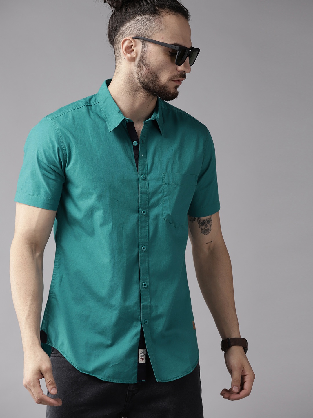 

Roadster Men Teal Green Pure Cotton Solid Opaque Sustainable Casual Shirt