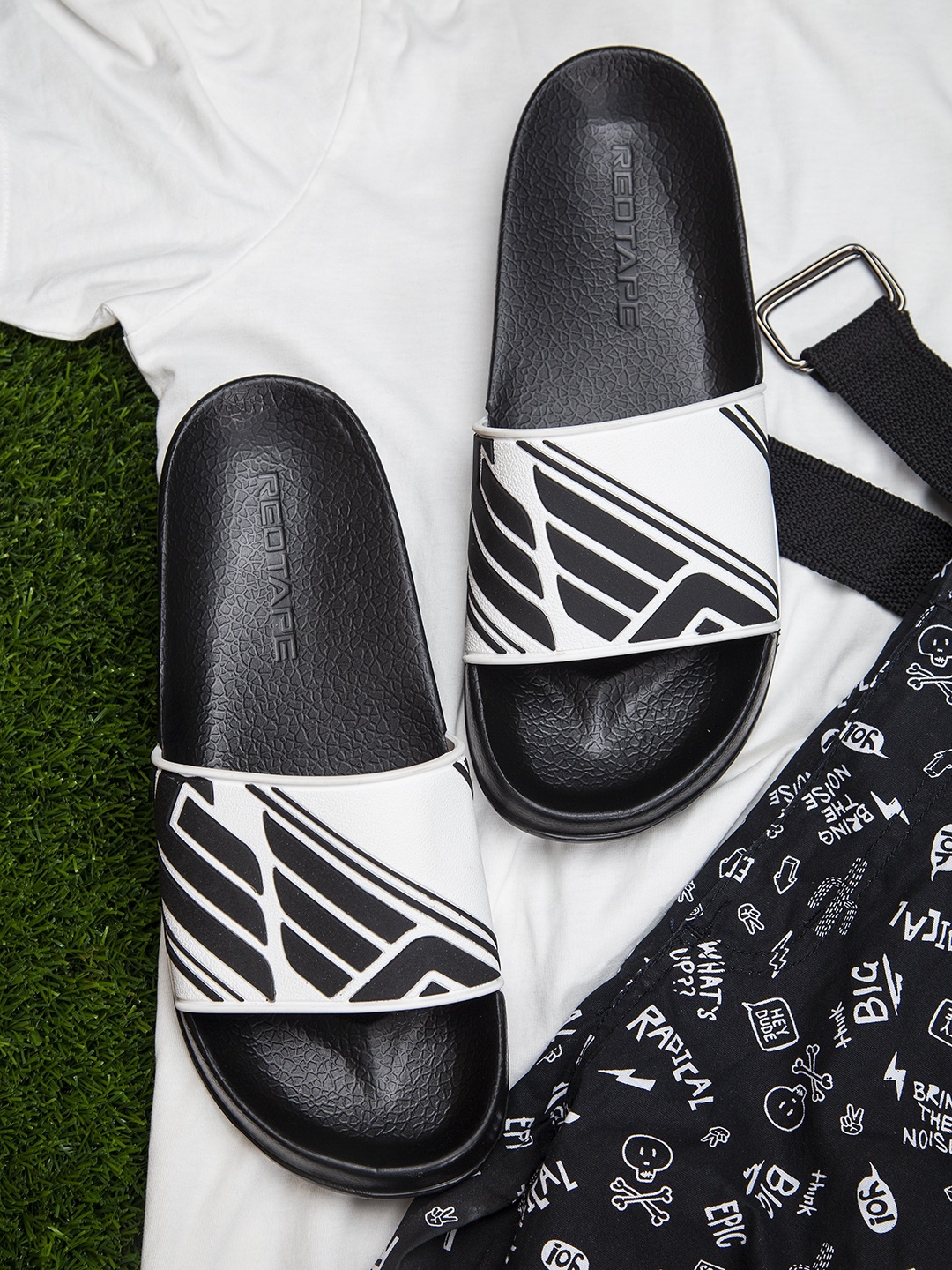

Red Tape Men Black & White Printed Sliders
