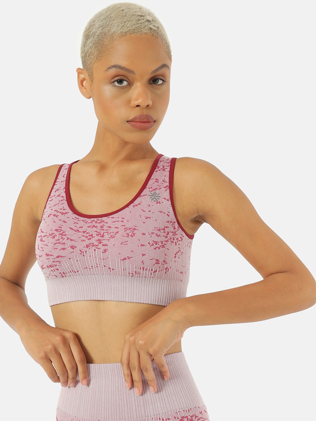 

Cultsport Women Red Seamless Viola Medium Impact Sports Bra