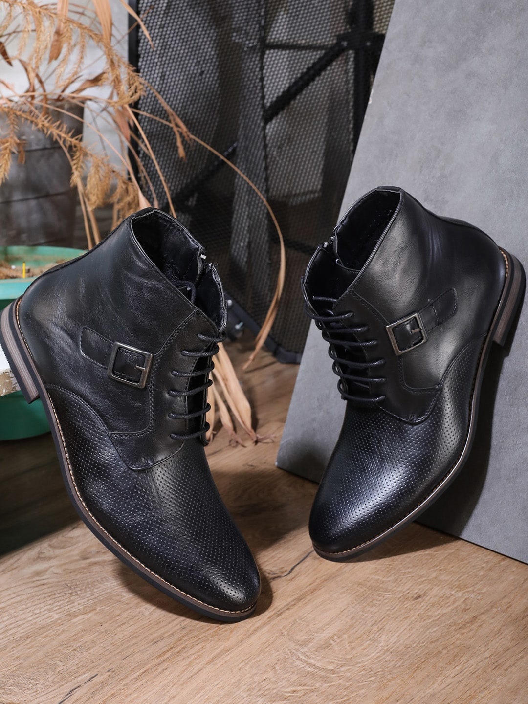 

LONDON STEPS Men Black Perforations High-Top Flat Boots