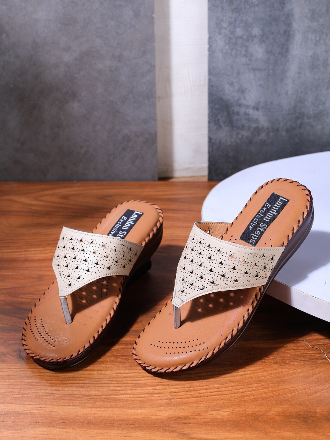 

LONDON STEPS Cream-Coloured Comfort Sandals with Laser Cuts