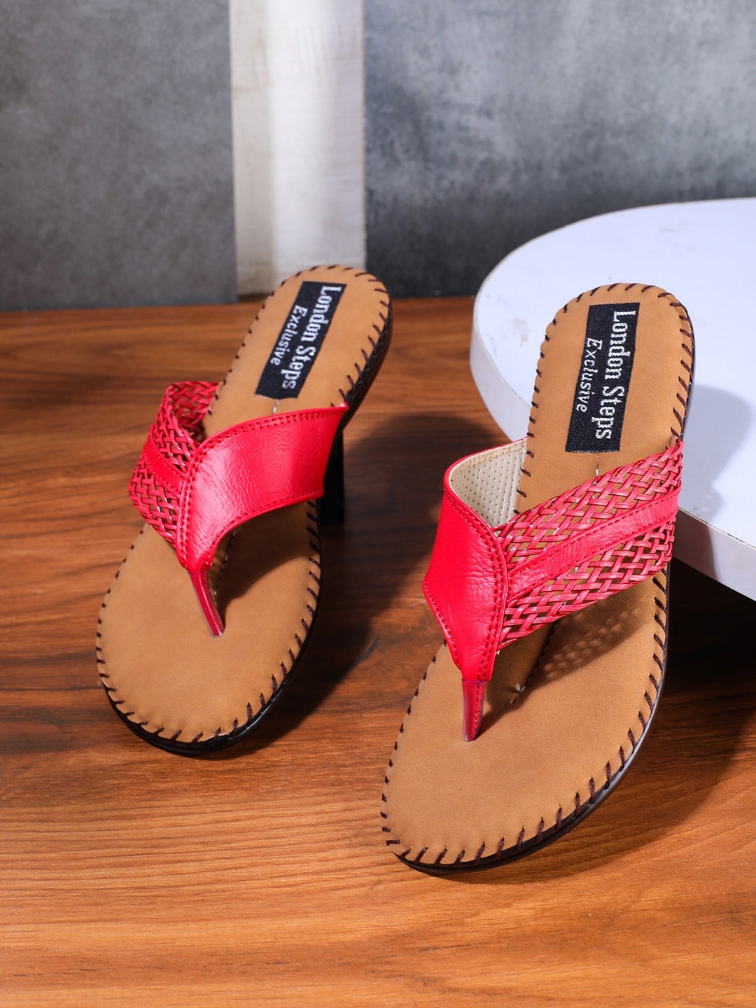 

LONDON STEPS Maroon & Tan Comfort Sandals