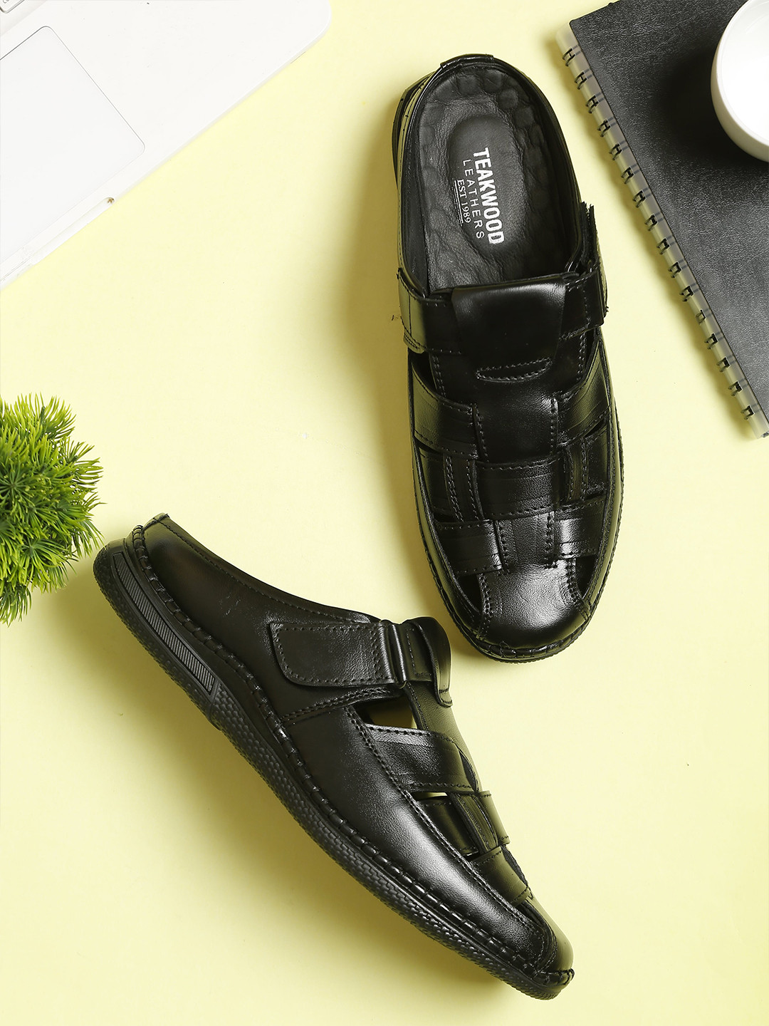 

Teakwood Leathers Men Black Leather Shoe-Style Sandals