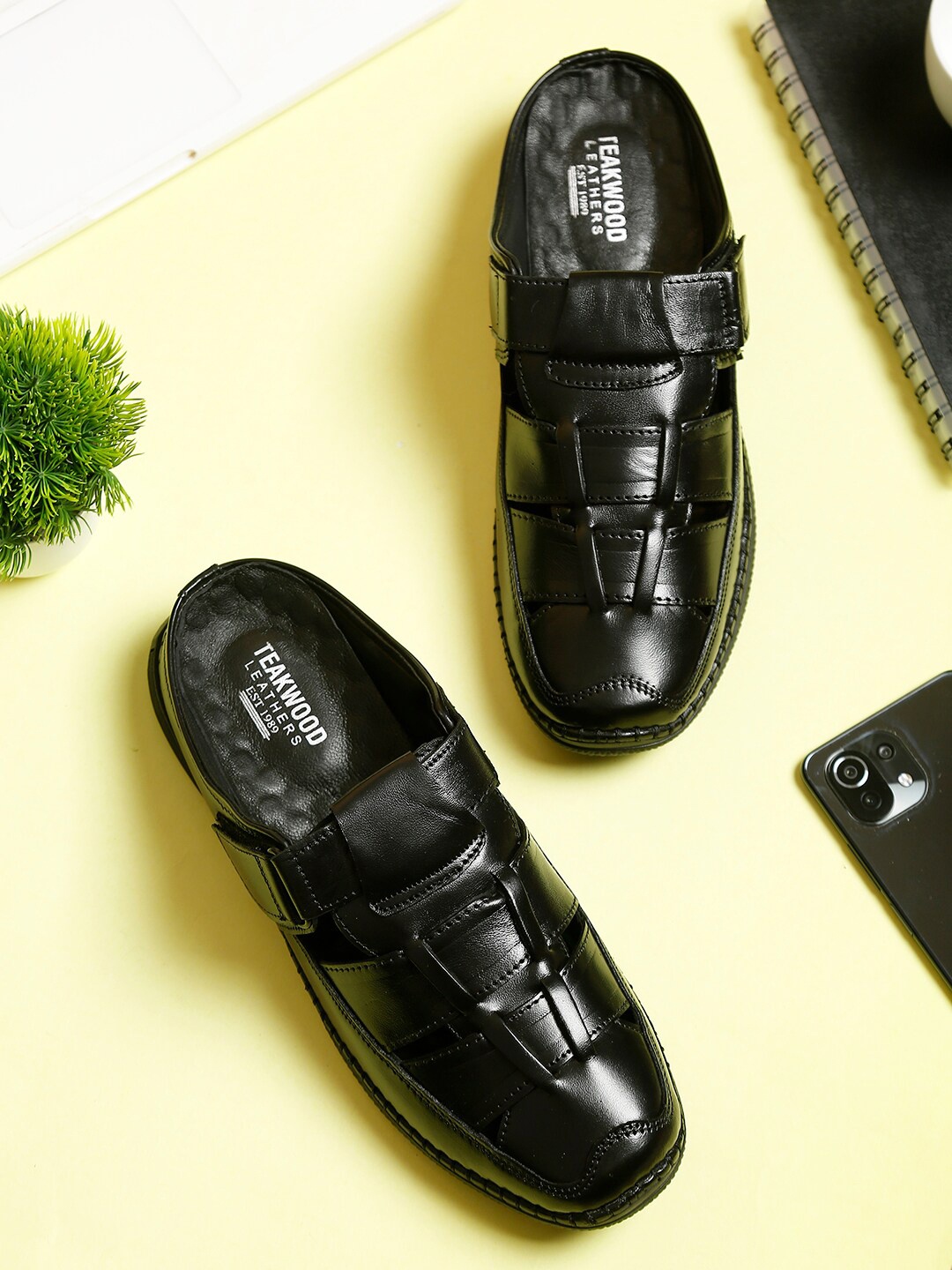 

Teakwood Leathers Men Black Leather Shoe-Style Sandals