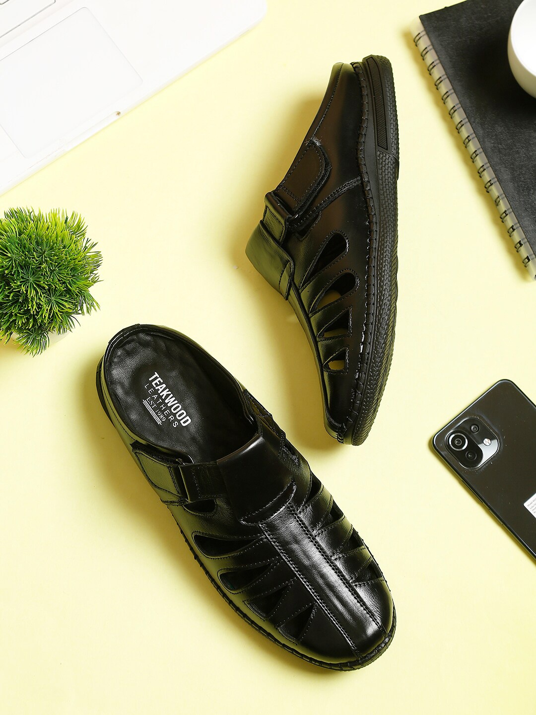 

Teakwood Leathers Men Black Leather Shoe-Style Sandals