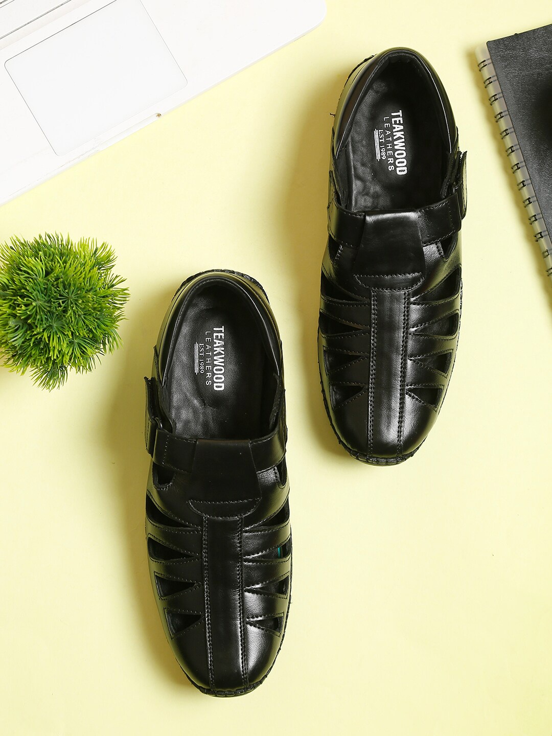 

Teakwood Leathers Men Black Leather Shoe-Style Sandals
