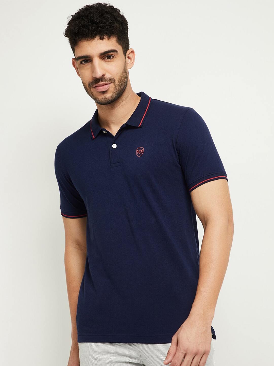 

max Men Navy Blue Polo Collar T-shirt