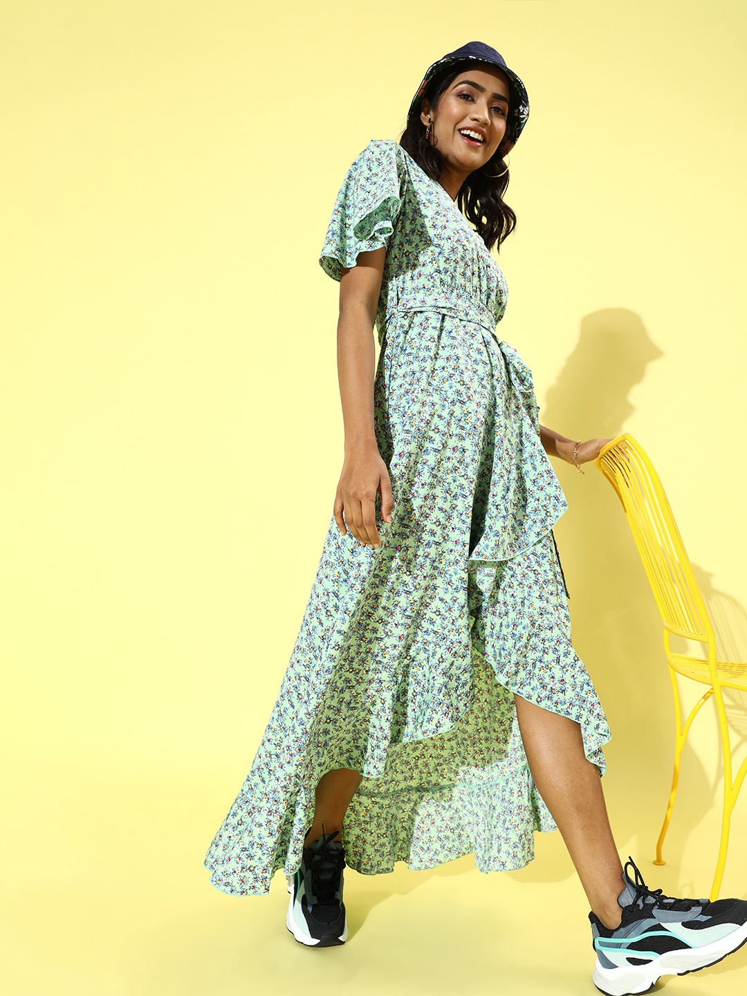 

Berrylush Sea Green & Black Floral Printed Crepe Maxi Dress