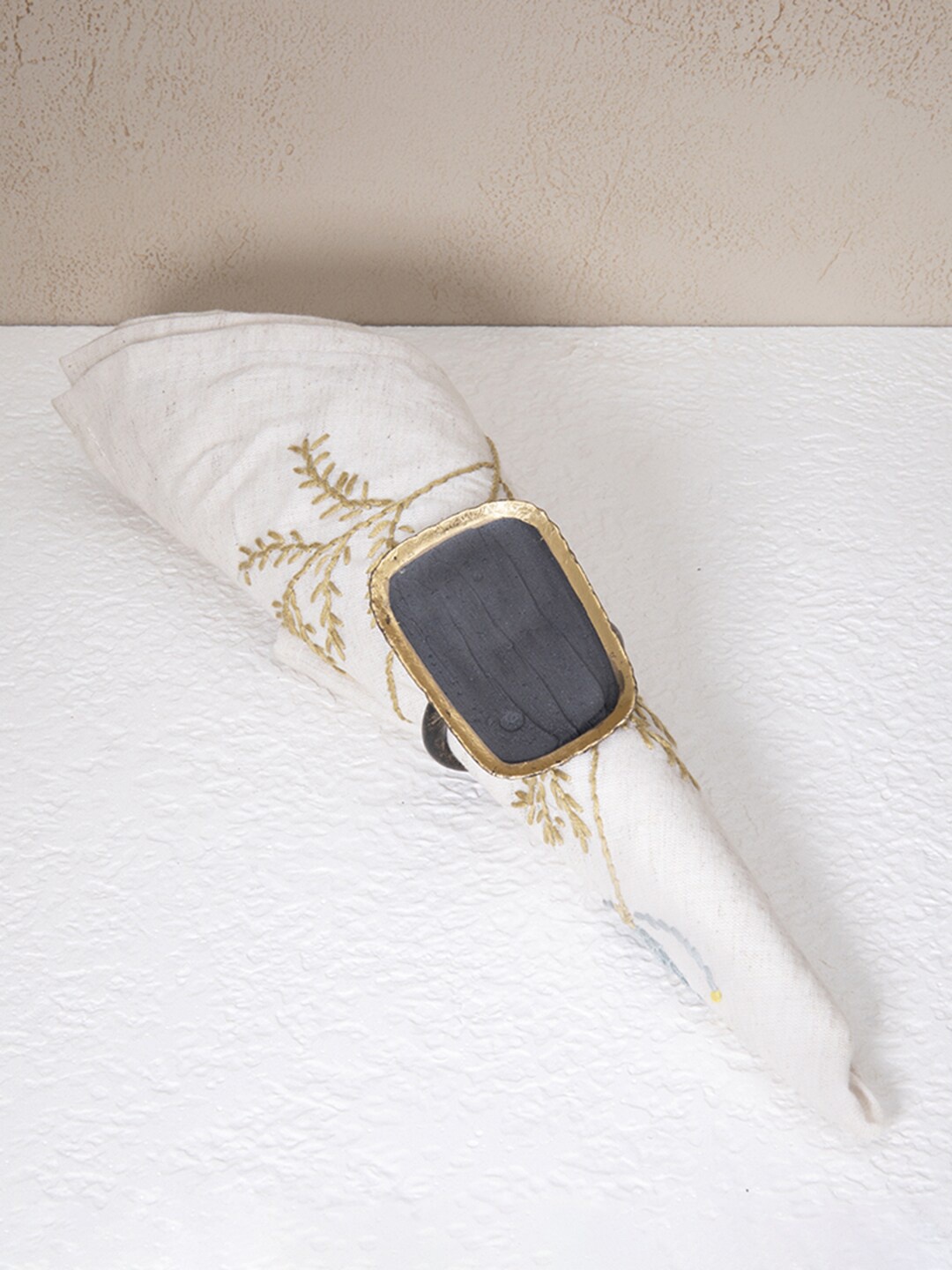 

ellementry Grey & Gold-Toned Rectangle Metal Napkin Ring