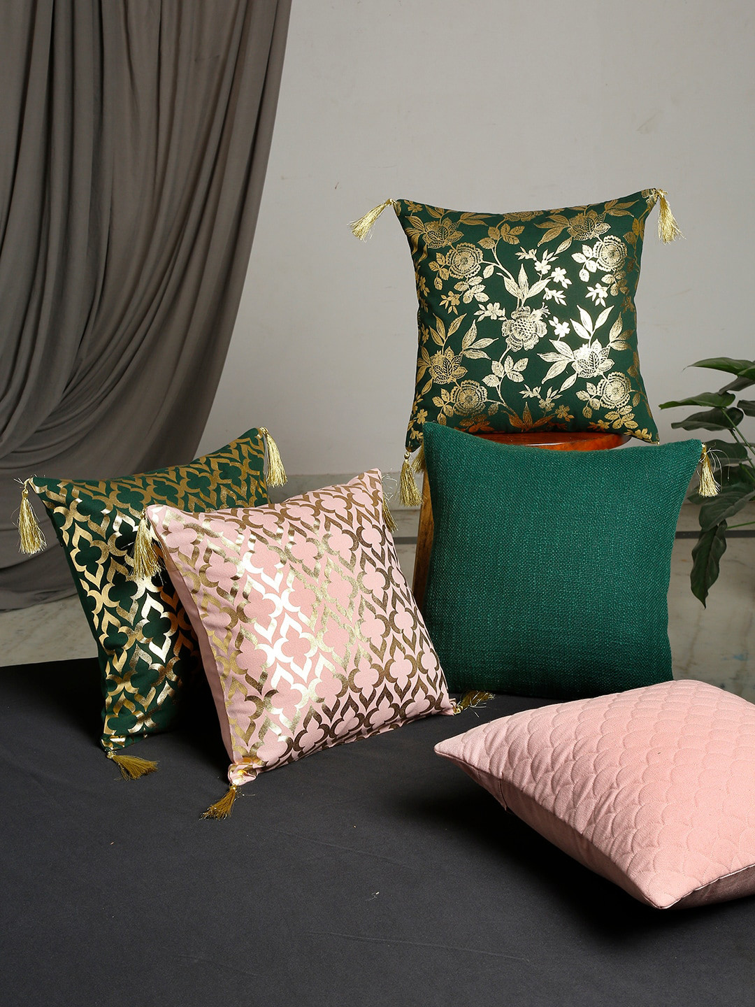 

BLANC9 Set Of 5 Green & Pink Foil Printed Square Cotton Cushion Covers