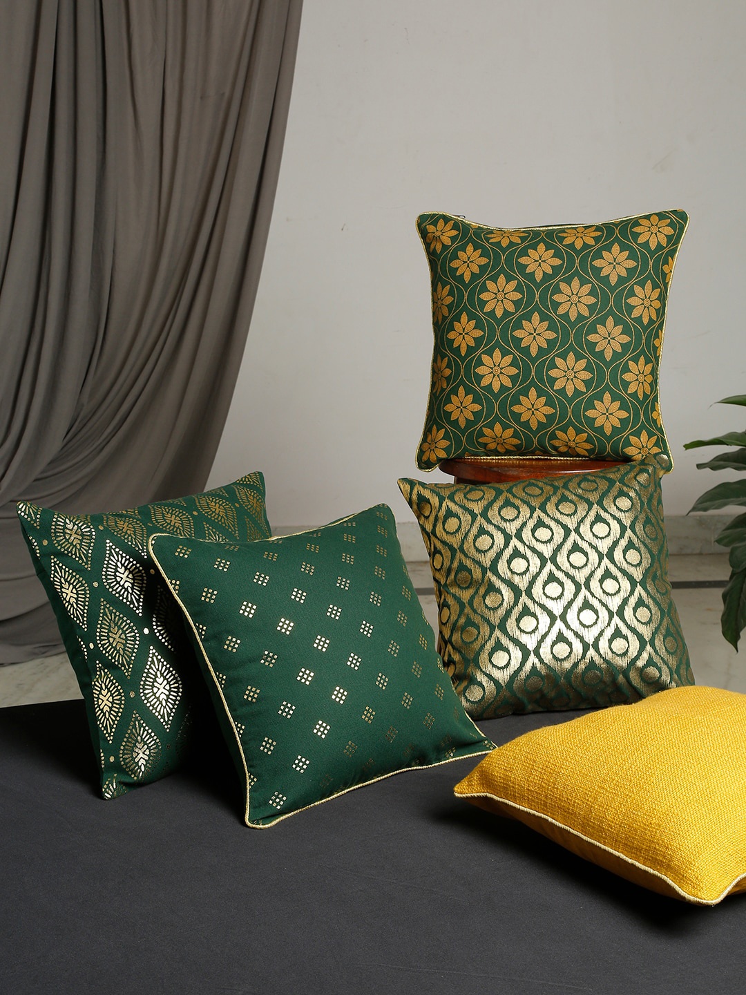 

BLANC9 Set Of 5 Green & Yellow Foil Printed Cotton Square Cushion Covers