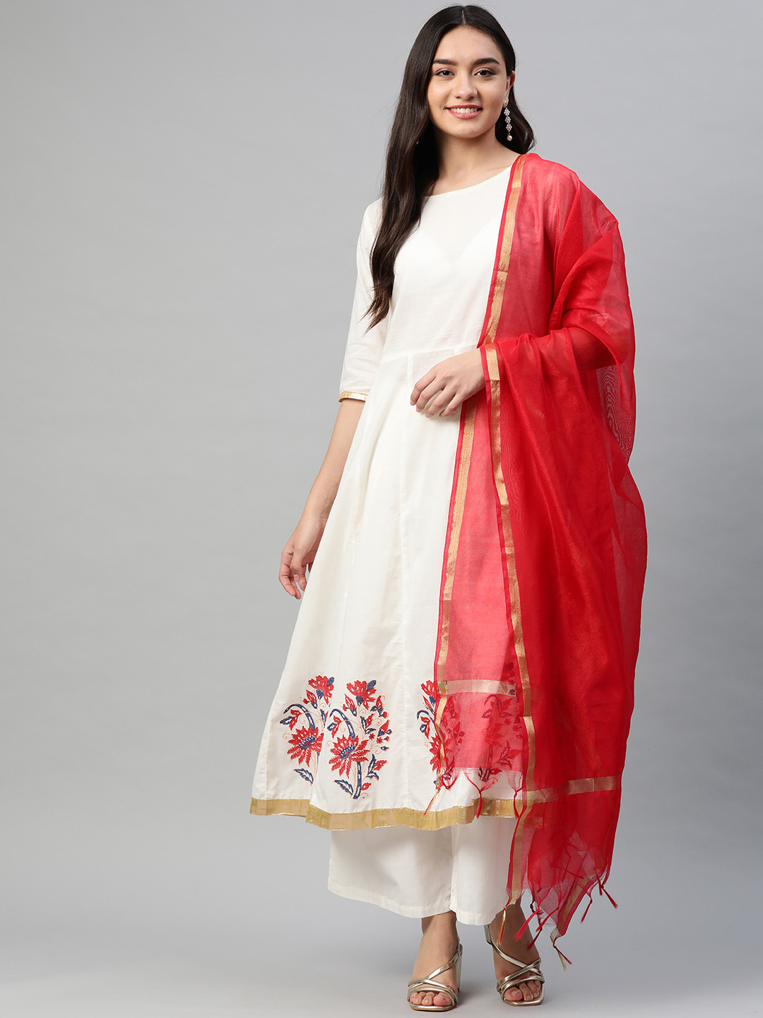 

Tulsattva Women Off White Floral Printed Regular Pure Cotton Kurta with Palazzos & With Dupatta