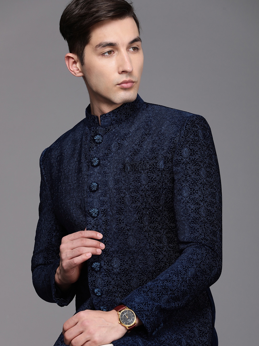 

Manyavar Men Navy Blue Self Design Velvet Finish Sherwani & Pyjama Set
