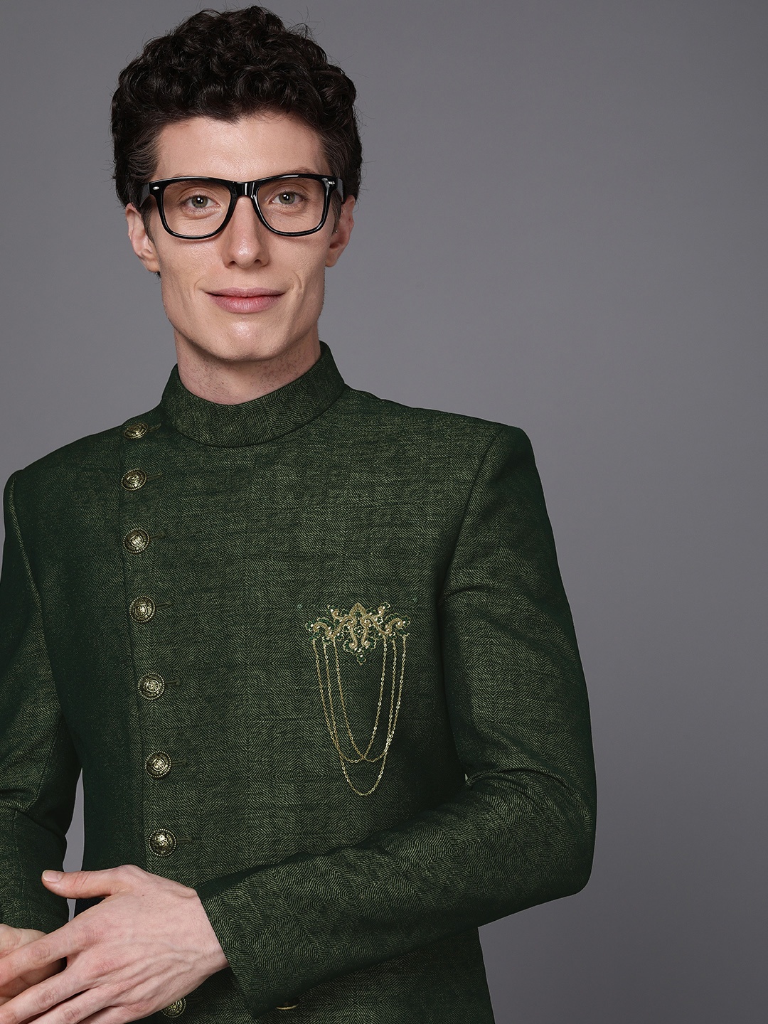 

Manyavar Men Green & Black Solid Sherwani Set