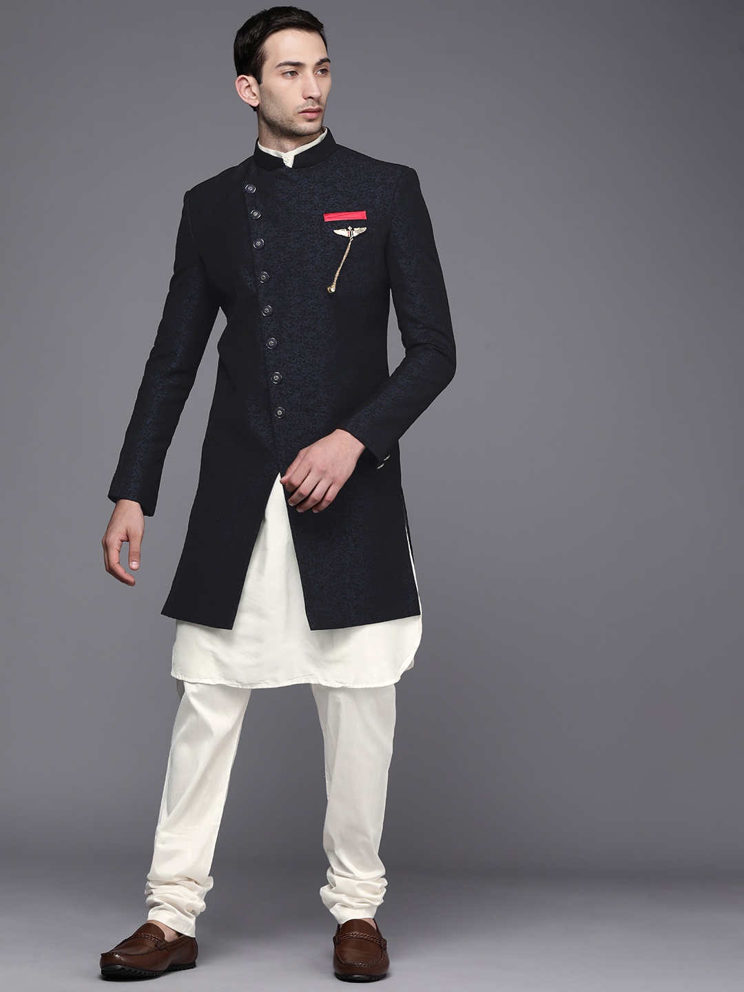 

Manyavar Men Navy Blue & White Printed Sherwani Set