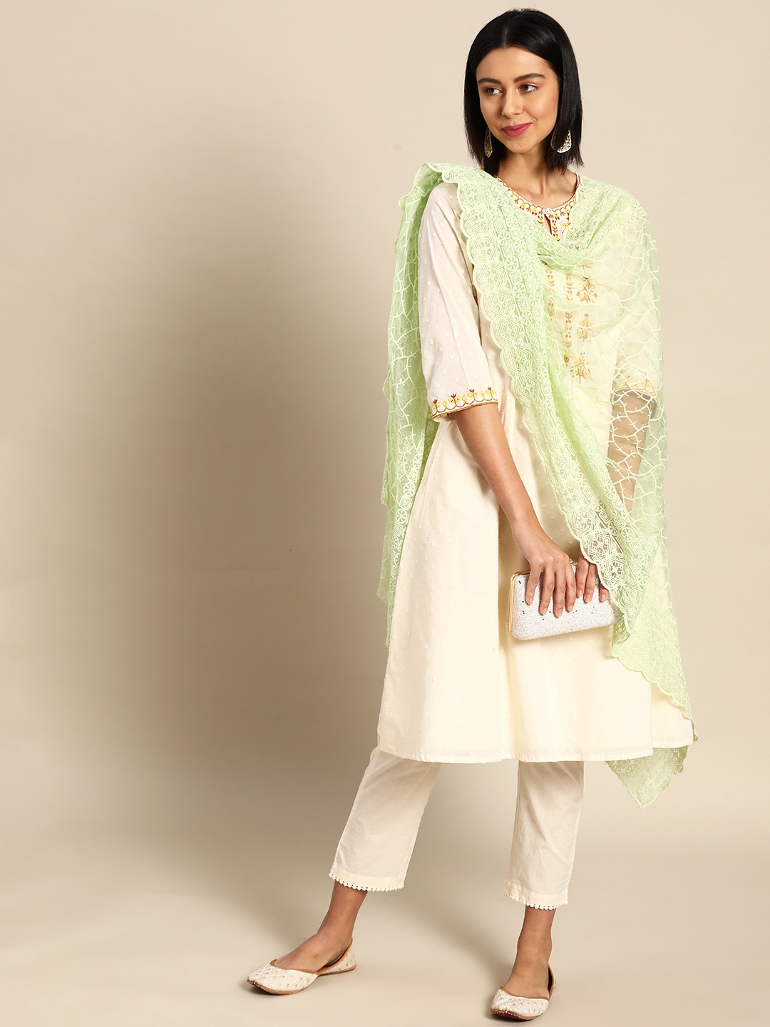 

Saadgi Light Green Chikankari Embroidered Sequinned Net Dupatta