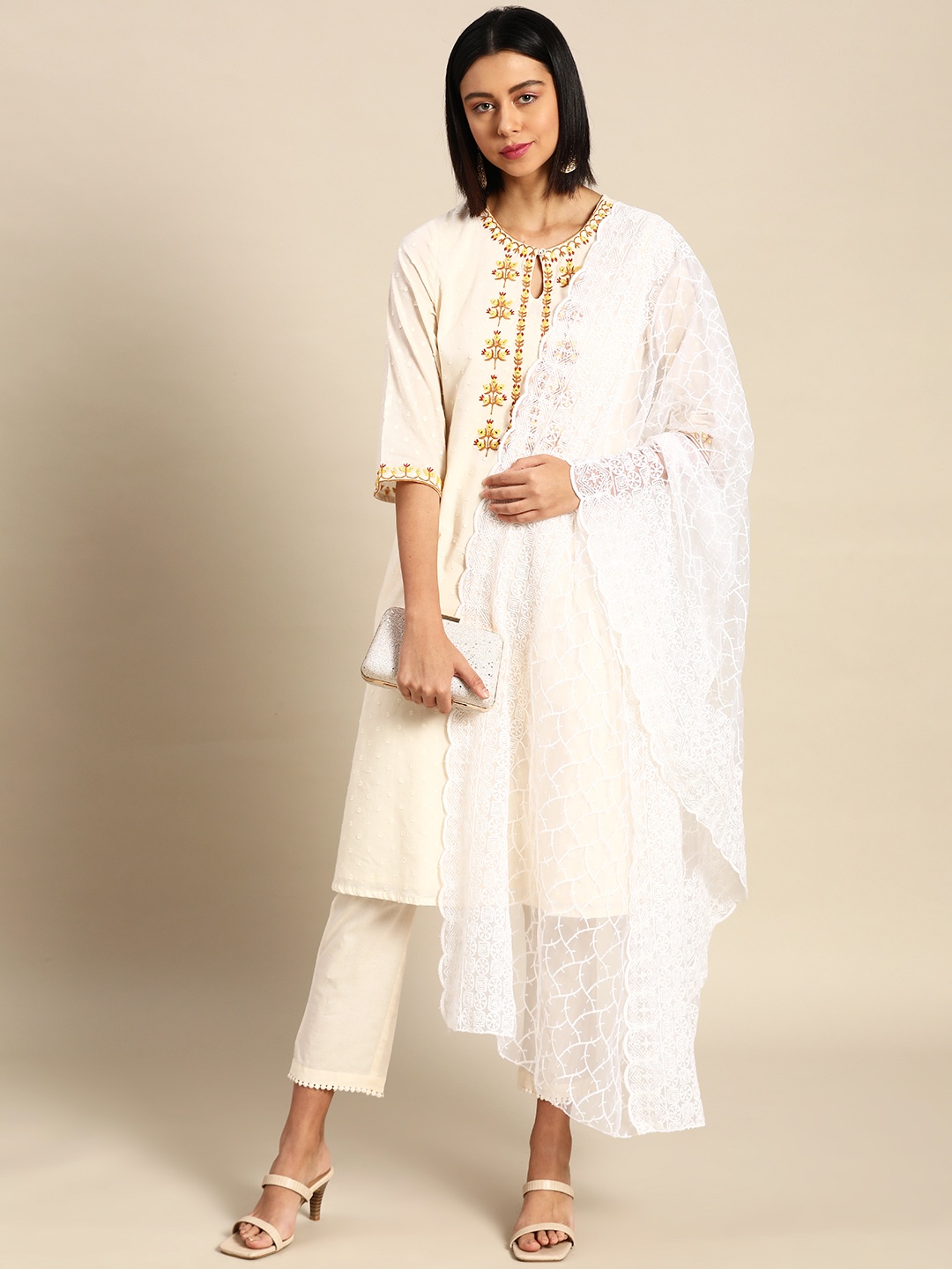 

Saadgi White Chikankari Embroidered Sequinned Net Dupatta
