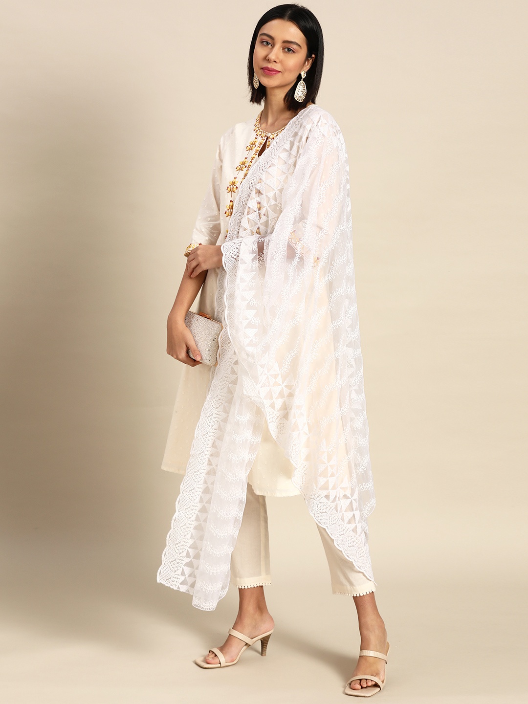 

Saadgi White Chikankari Embroidered Sequinned Net Dupatta