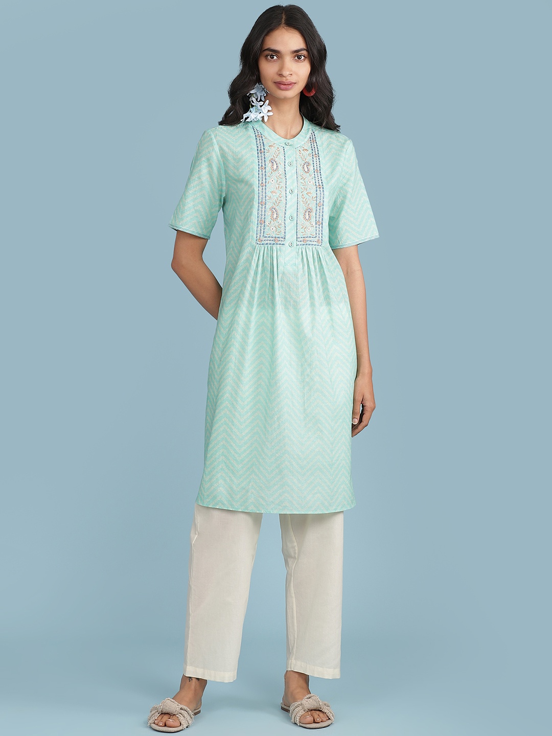 

aarke Ritu Kumar Women Green Regular Kurta with Trousers