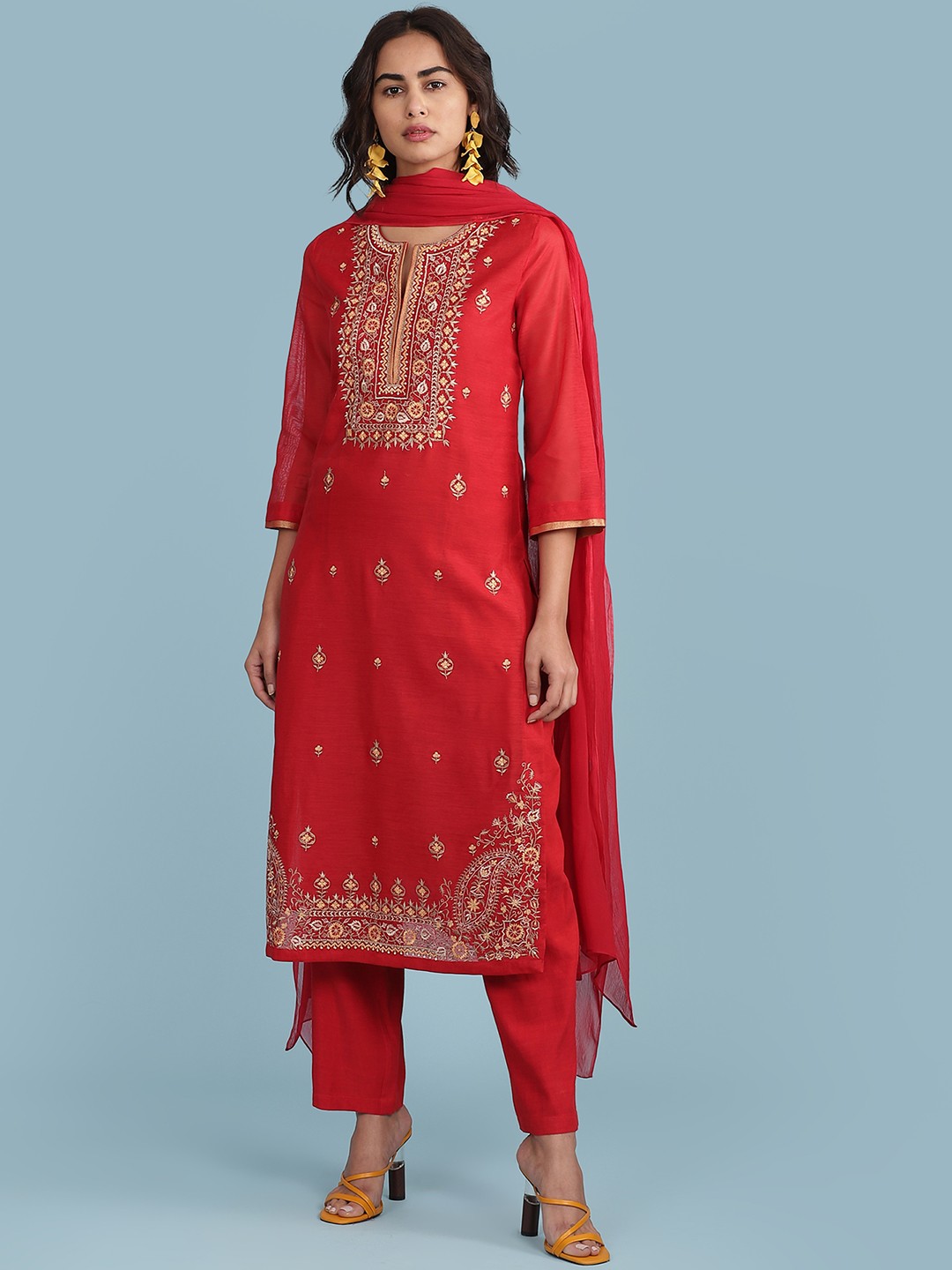 

aarke Ritu Kumar Women Red Regular Kurta with Trousers & With Dupatta