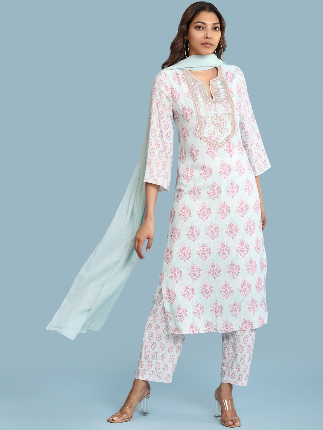 

aarke Ritu Kumar Women Green Floral Printed Gotta Patti Kurta with Palazzos & With Dupatta