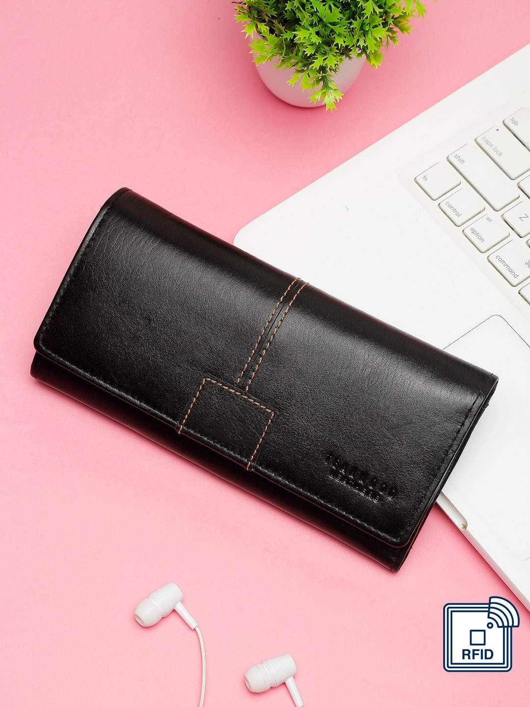 

Teakwood Leathers Women Black Solid Leather Wallet