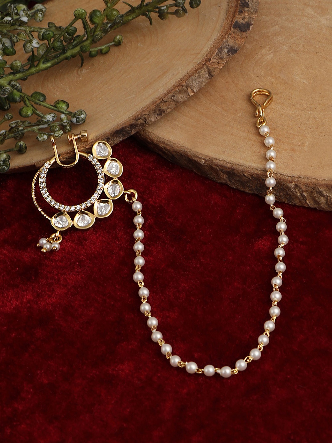 

AccessHer Off-White Gold-Plated Kundan-Studded Vilandi Nose Ring with Beaded Chain