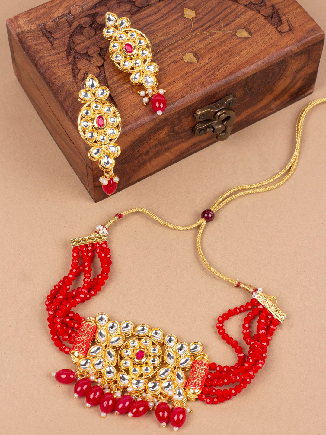 

AccessHer Red Gold-Plated Kundan-Studded & Beaded Jewellery Set