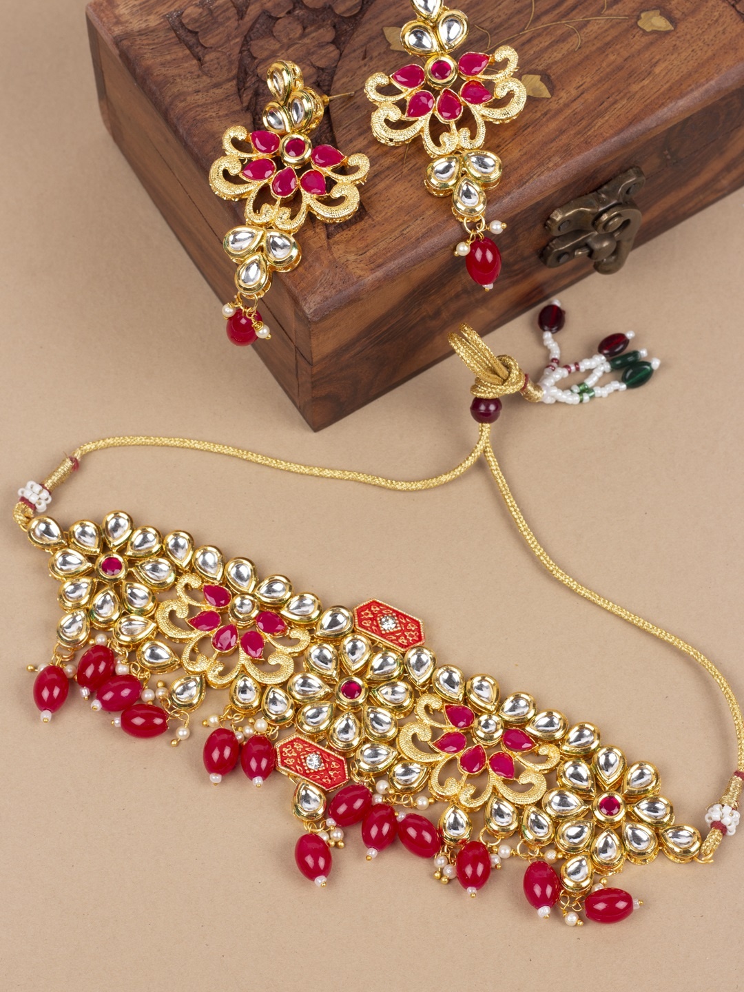 

AccessHer Red & Pink Gold-Plated Kundan-Studded & Beaded Jewellery Set