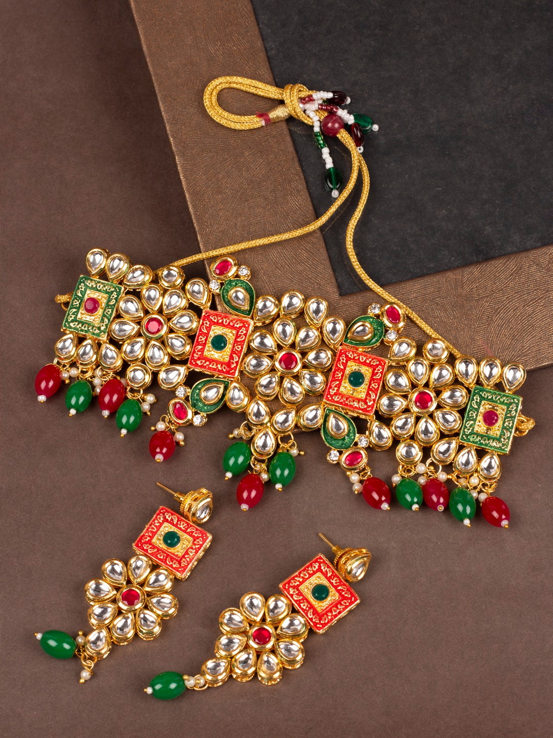 

AccessHer red & Green Gold-Plated Kundan-Studded & Beaded Jewellery Set