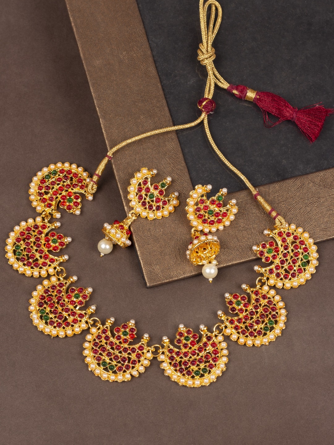 

AccessHer Maroon & Green Gold-Plated Kundan-Studded Crescent Shaped Jewellery Set