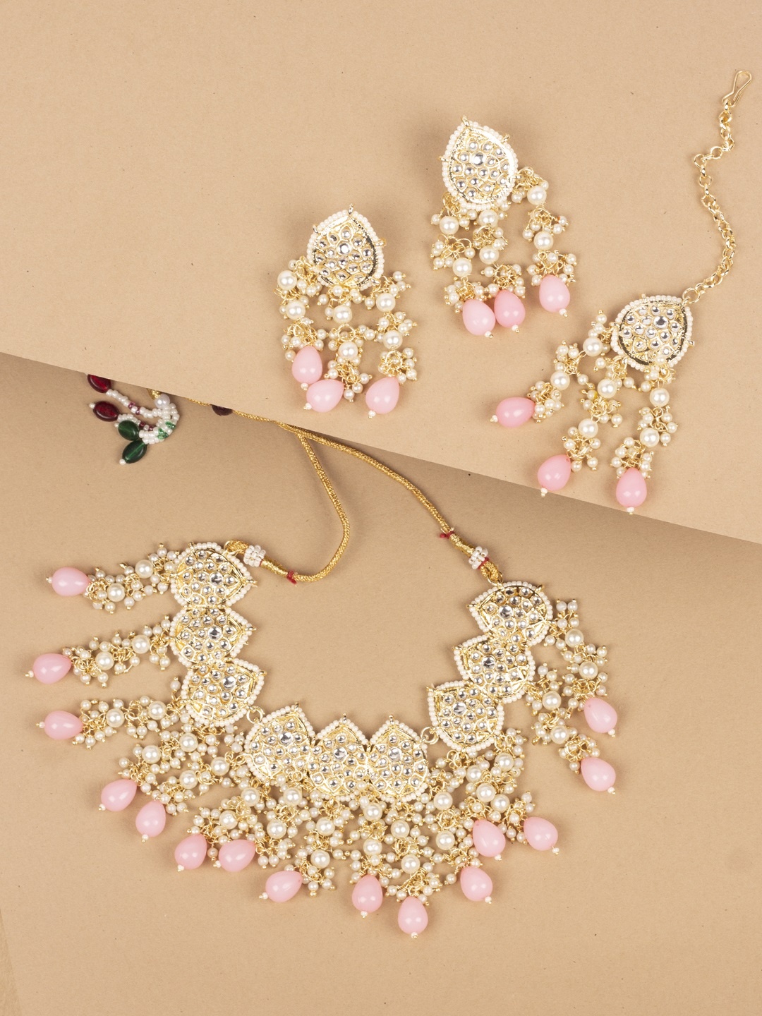 

AccessHer White & Pink Gold-Plated Kundan-Studded & Beaded Jewellery Set