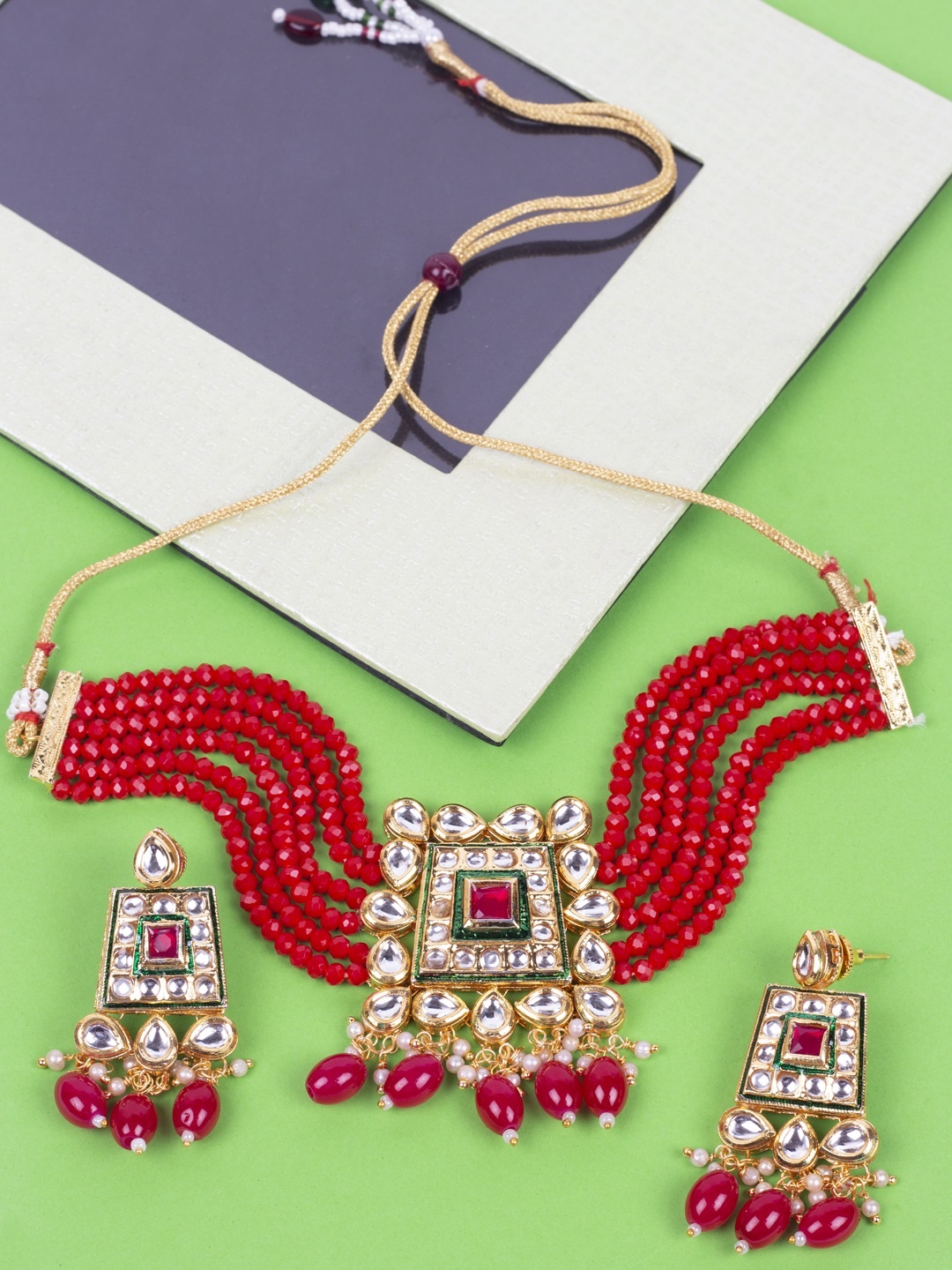 

AccessHer Red Gold-Plated Kundan-Studded & Beaded Jewellery Set