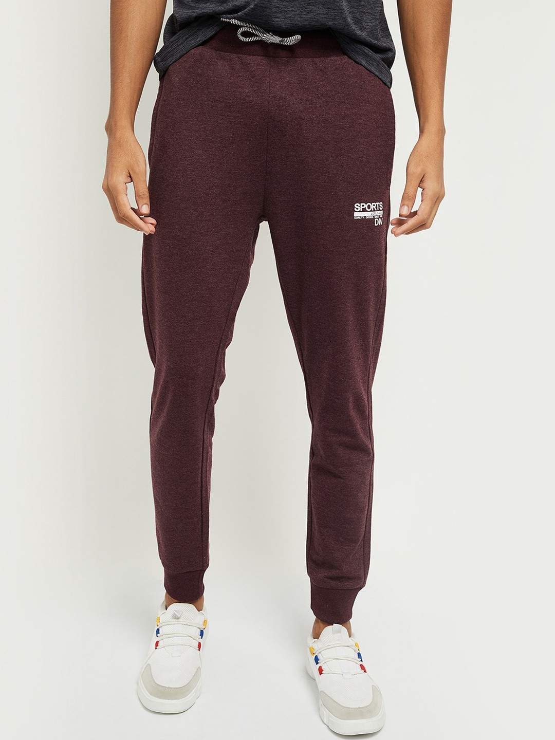 

max Men Maroon Solid Slim Fit Joggers