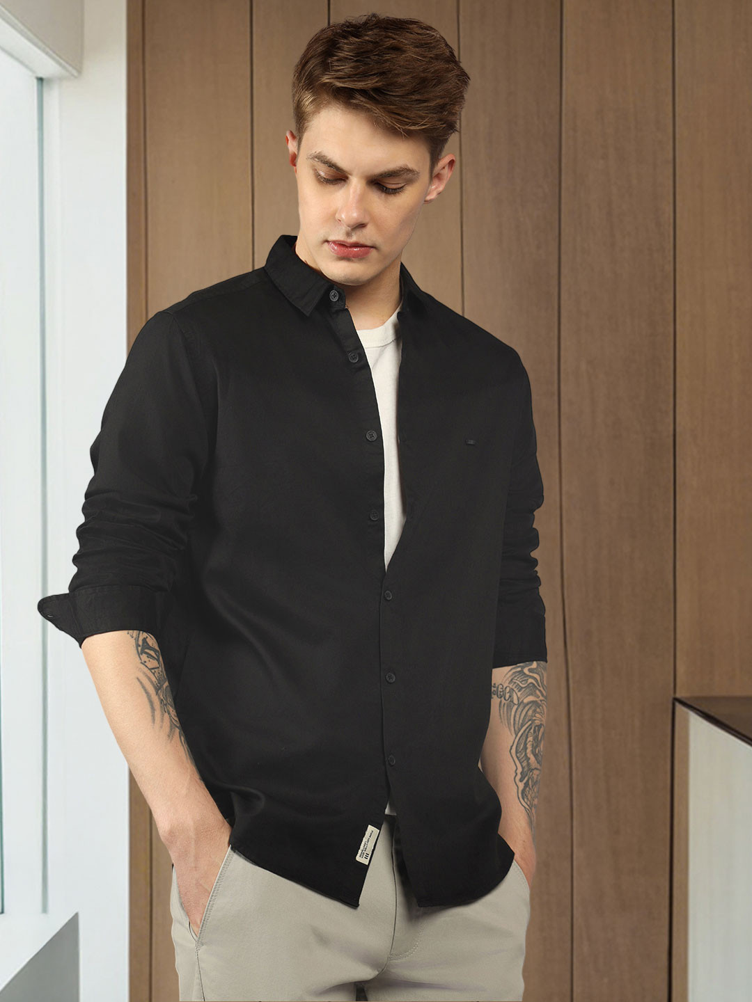 Dennis Lingo Men Black Slim Fit Opaque Cotton Casual Shirt
