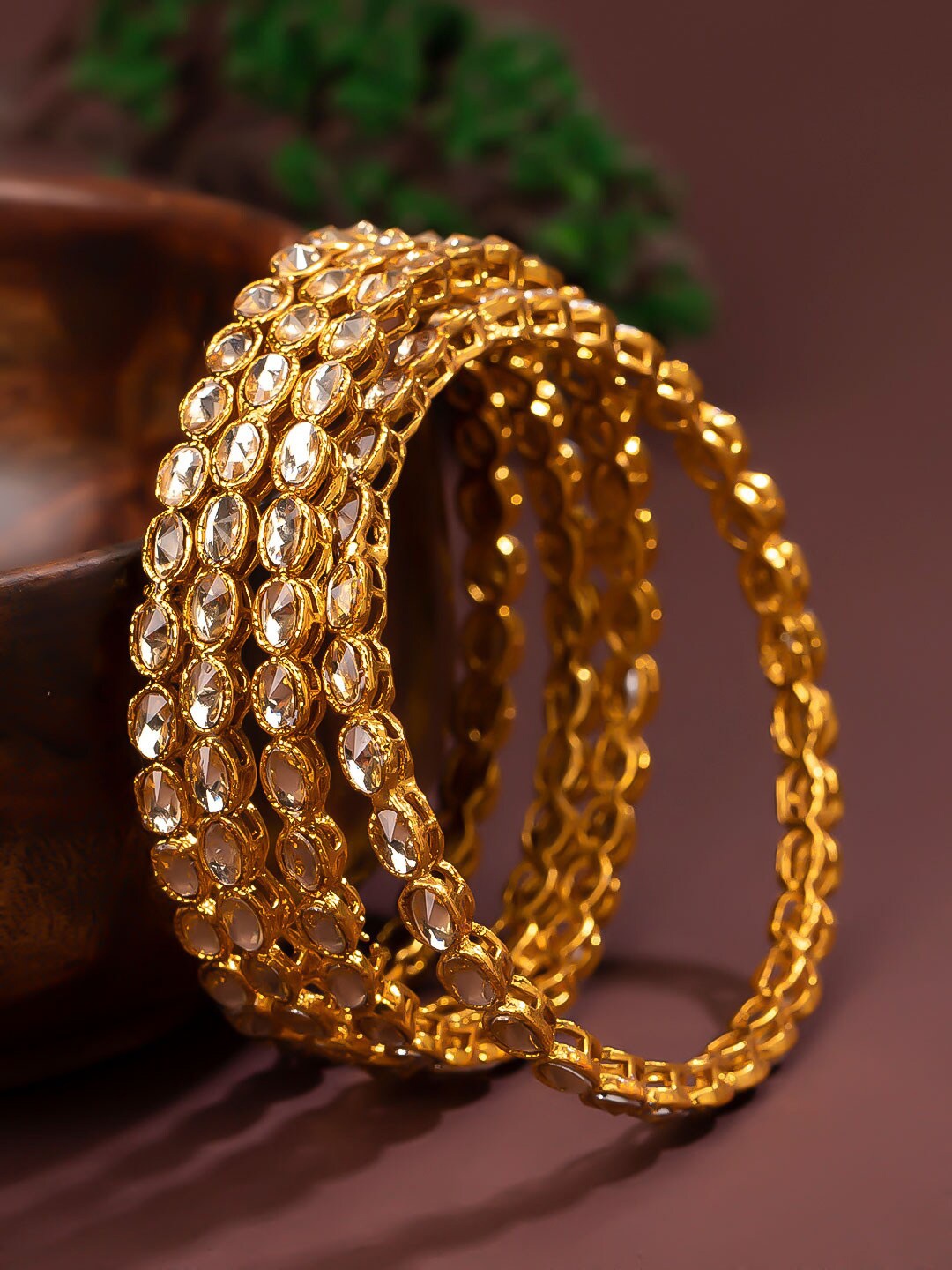 

Sukkhi Set of 4 Gold-Plated White Kundan-Studded Bangles