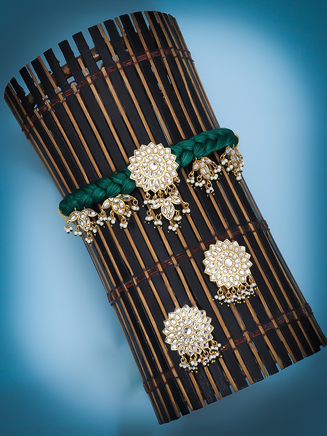 

Sukkhi Gold-Plated Green & White Kundan-Studded & Beaded Jewellery Set