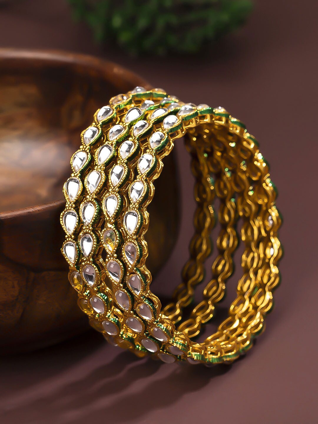 

Sukkhi Set of 4 Alloy Gold-Plated & White Kundan Bangles