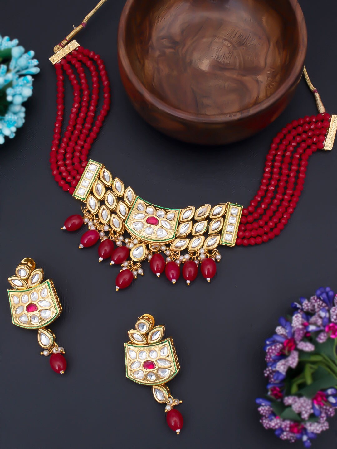 

Sukkhi Gold-Plated Red & White Kundan-Studded & Beaded Jewellery Set