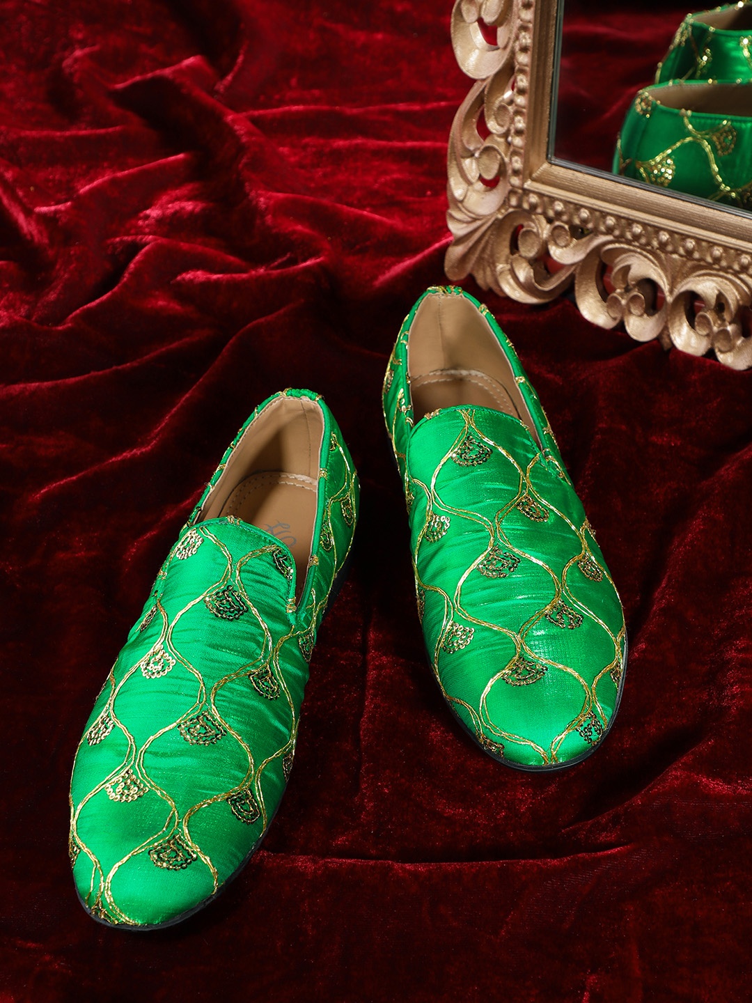 

House of Pataudi Men Green & Gold-Toned Embroidered Handcrafted Slip-Ons