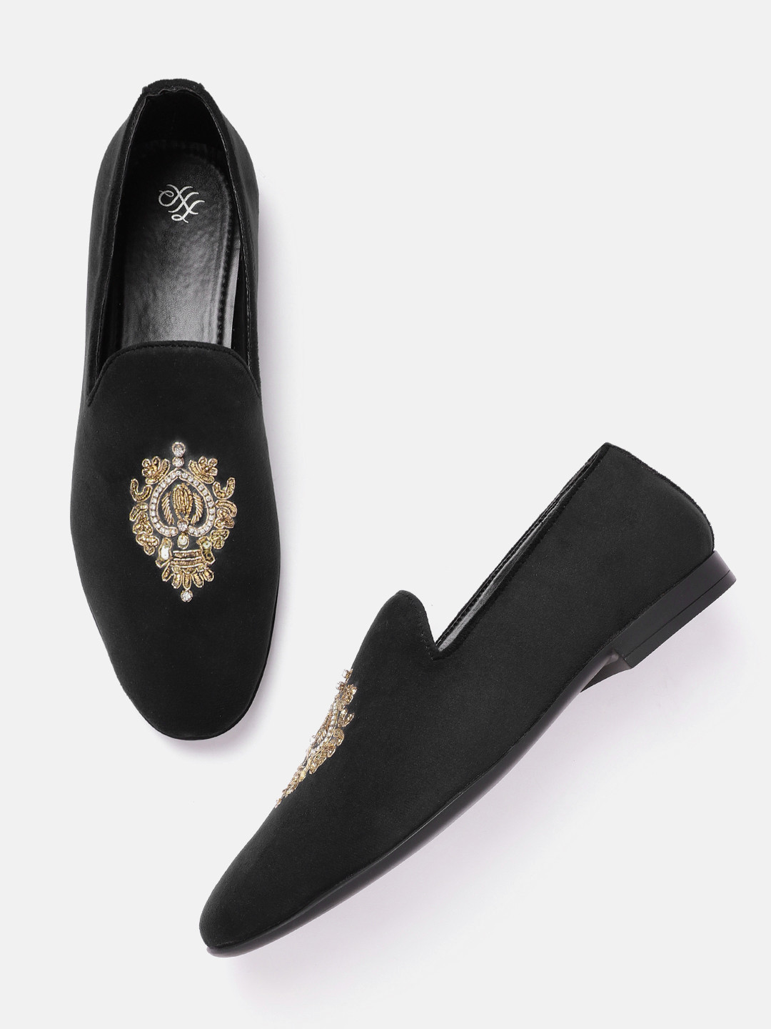 

House of Pataudi Men Black & Gold-Toned Embellished Velvet Finish Handcrafted Slip-Ons