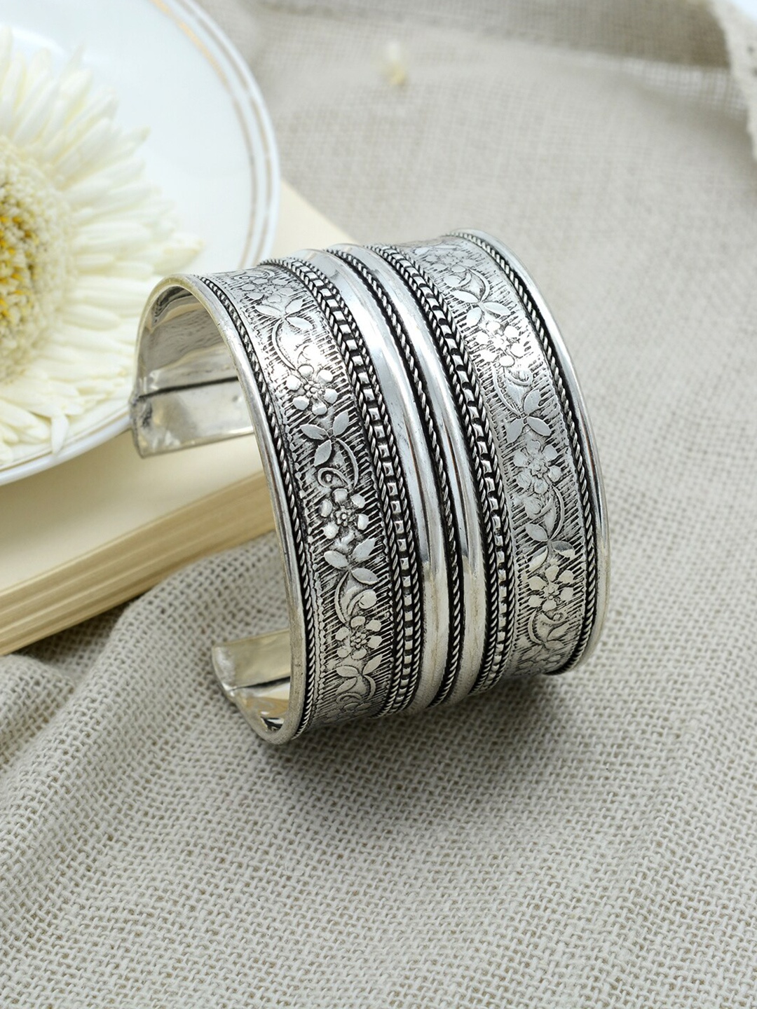 

TEEJH Women Silver-Toned & Black Alloy Silver-Plated Oxidized Cuff Bracelet