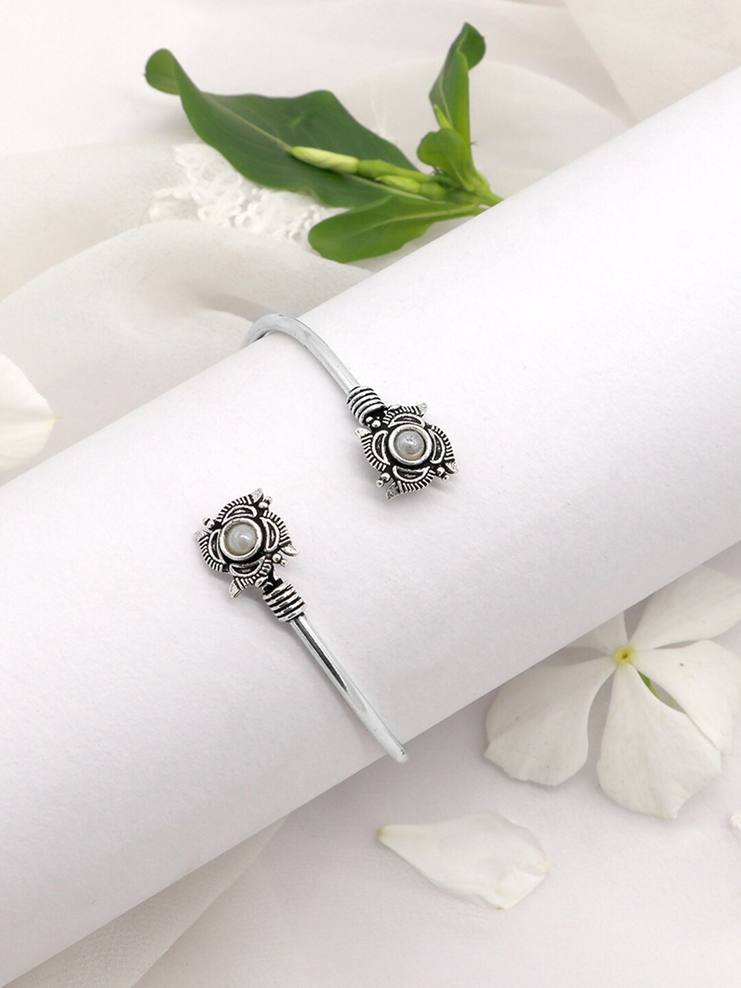 

TEEJH Women Silver-Toned Oxidised Silver-Plated Cuff Bracelet