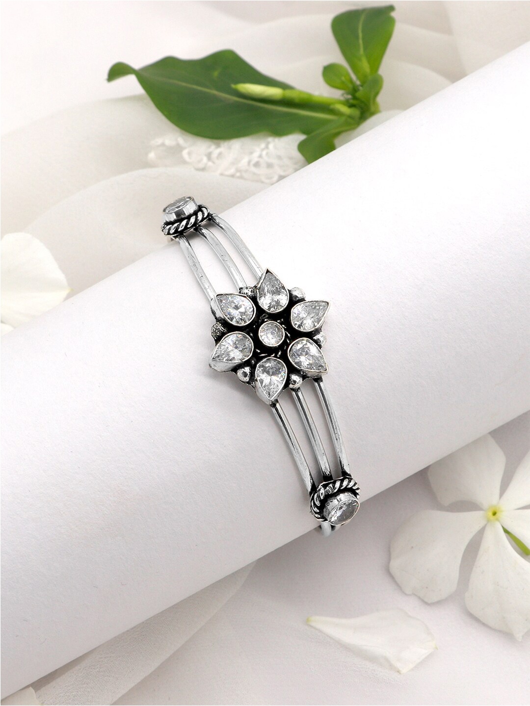 

TEEJH Women Silver-Toned & Black Alloy Silver-Plated Oxidised Cuff Bracelet